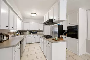 4205 Lariat Dr, Baytown, TX 77521 - Photo 10