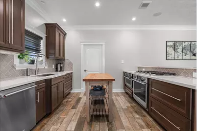 4910 Old Castle Lane, Dickinson, TX 77539 - Photo 16