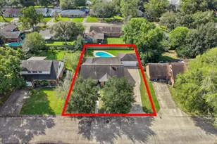 4910 Old Castle Ln, Dickinson, TX 77539 - Photo 8