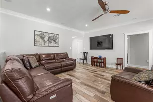 4910 Old Castle Ln, Dickinson, TX 77539 - Photo 12