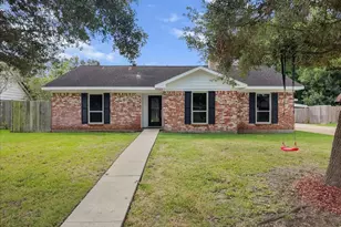 4910 Old Castle Ln, Dickinson, TX 77539 - Photo 1