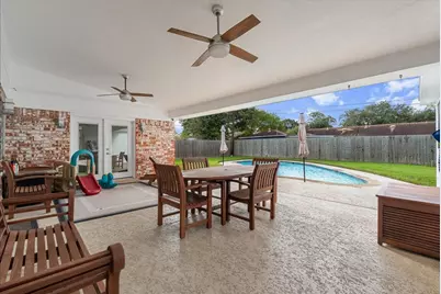 4910 Old Castle Lane, Dickinson, TX 77539 - Photo 32
