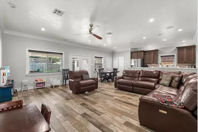 4910 Old Castle Lane, Dickinson, TX 77539 - Photo 10