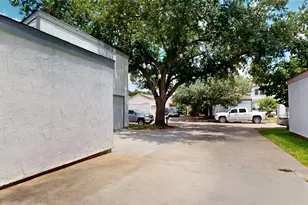 11027 Oakcenter Dr, Houston, TX 77072 - Photo 4