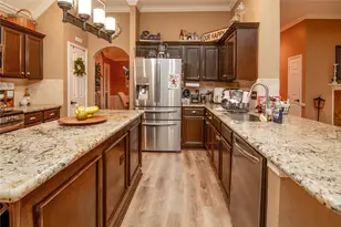 10926 Oakwood Dr, La Porte, TX 77571 - Photo 12