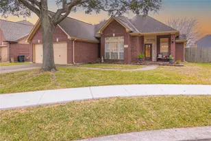 10926 Oakwood Dr, La Porte, TX 77571 - Photo 2