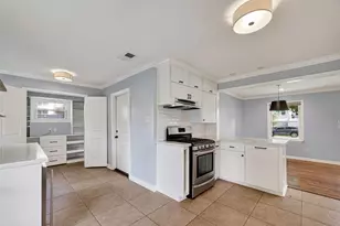 2231 Saxon Dr, Houston, TX 77018 - Photo 16