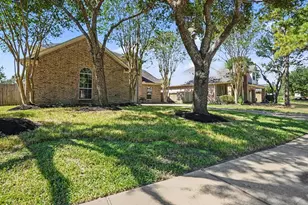 13711 Brighton Park Dr, Houston, TX 77044 - Photo 2