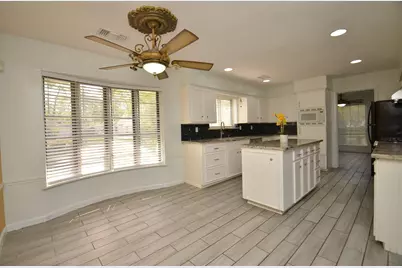 2711 Williamsburg Drive, Dickinson, TX 77539 - Photo 18