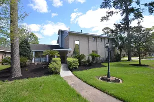 2711 Williamsburg Dr, Dickinson, TX 77539 - Photo 2
