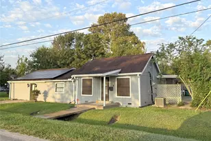 127 N Erskine St, Angleton, TX 77515 - Photo 12