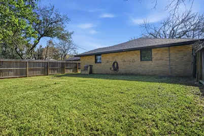 612 Sunset Lane, La Marque, TX 77568 - Photo 6