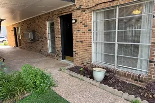 121 E 12th St, Houston, TX 77008 - Photo 2