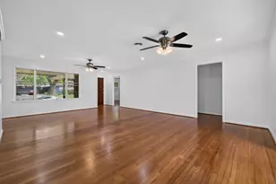 5027 Creekbend Dr, Houston, TX 77035 - Photo 8