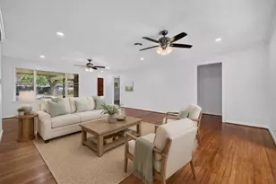 5027 Creekbend Dr, Houston, TX 77035 - Photo 2