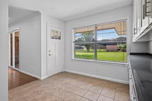 5027 Creekbend Dr, Houston, TX 77035 - Photo 10