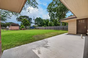 5027 Creekbend Dr, Houston, TX 77035 - Photo 6