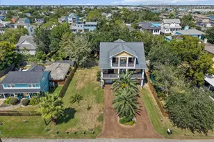 808 Elm Rd, Clear Lake Shores, TX 77565 - Photo 2