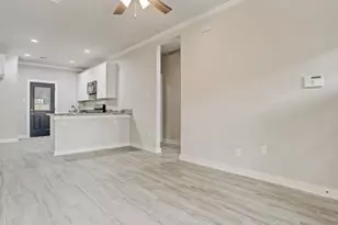4425 Clover St, Houston, TX 77051 - Photo 10