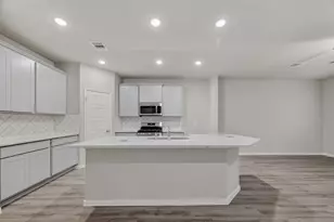 2119 Spring Hollow Dr, Baytown, TX 77521 - Photo 16