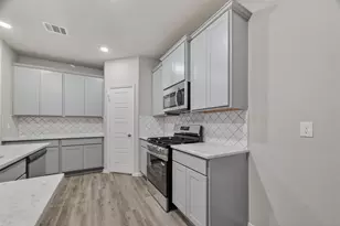 2119 Spring Hollow Dr, Baytown, TX 77521 - Photo 14