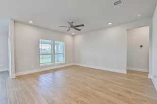 225 Magnolia Laurel Dr, Alvin, TX 77511 - Photo 8
