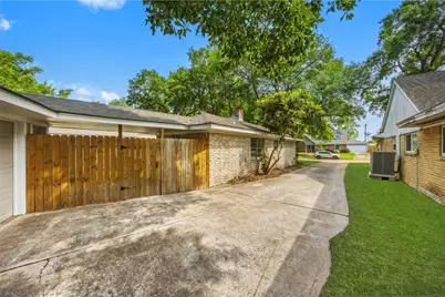 1103 Baymeadow Drive, Houston, TX 77062 - Photo 30