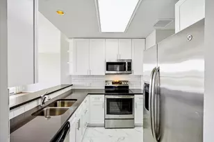 1701 Hermann Dr, Houston, TX 77004 - Photo 8