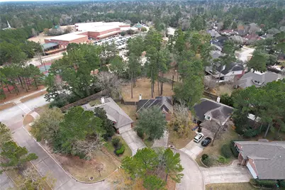 174 Queenscliff Court, The Woodlands, TX 77382 - Photo 4