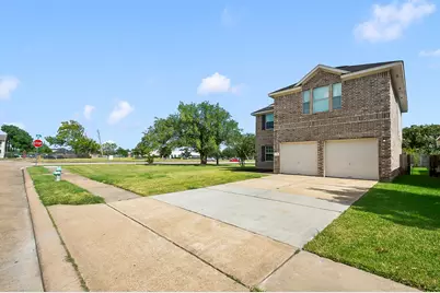 101 Cacao Street, Lake Jackson, TX 77566 - Photo 2