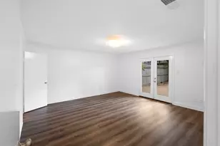 310 W Fair Harbor Ln, Houston, TX 77079 - Photo 18