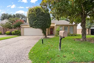 310 W Fair Harbor Ln, Houston, TX 77079 - Photo 4