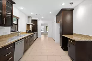 310 W Fair Harbor Ln, Houston, TX 77079 - Photo 14