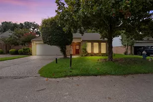 310 W Fair Harbor Ln, Houston, TX 77079 - Photo 2