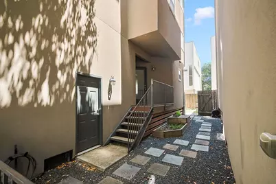 1121 W 17th Street #B, Houston, TX 77008 - Photo 2