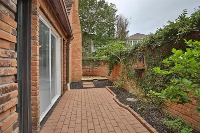 5370 Brownway Street #D33, Houston, TX 77056 - Photo 32
