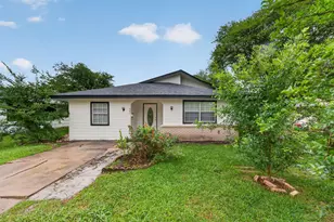 907 S 3rd St, La Porte, TX 77571 - Photo 2
