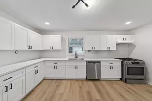 907 S 3rd St, La Porte, TX 77571 - Photo 32