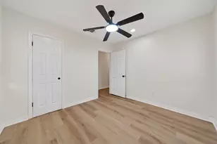 907 S 3rd St, La Porte, TX 77571 - Photo 14