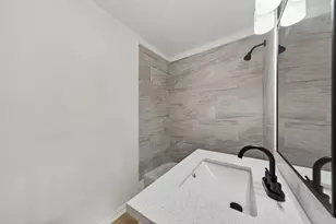 907 S 3rd St, La Porte, TX 77571 - Photo 18