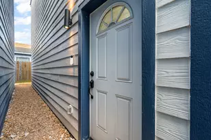 851 S Victory Dr, Houston, TX 77088 - Photo 8