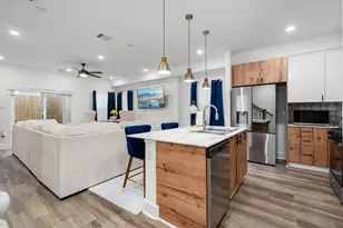 851 S Victory Dr, Houston, TX 77088 - Photo 14