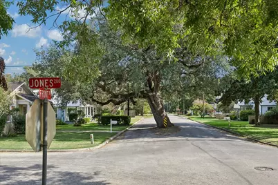 315 Jones Street, Columbus, TX 78934 - Photo 2