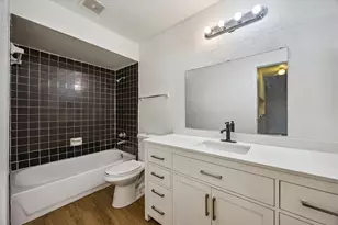 768 Memorial Mews St, Houston, TX 77079 - Photo 6