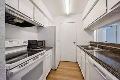768 Memorial Mews Street #4, Houston, TX 77079 - Photo 4