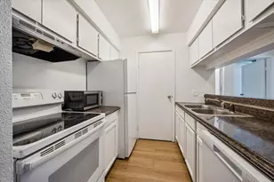 768 Memorial Mews St, Houston, TX 77079 - Photo 4