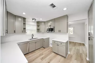 6015 McKnight Street, Houston, TX 77035 - Photo 2