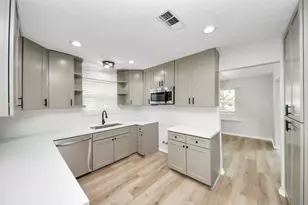 6015 McKnight St, Houston, TX 77035 - Photo 2