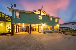 792 W Bayshore Dr, Palacios, TX 77465 - Photo 26