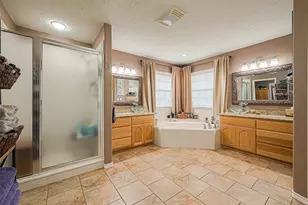 792 W Bayshore Dr, Palacios, TX 77465 - Photo 18